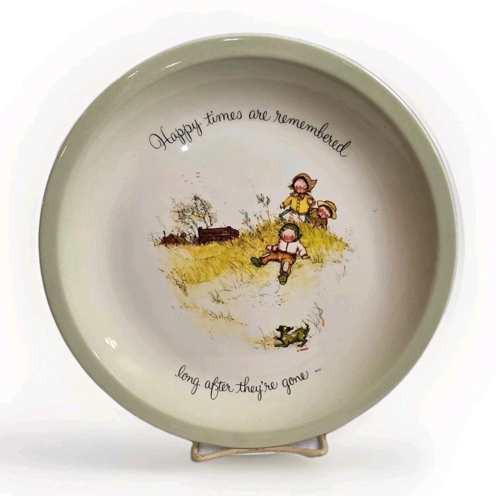Holly Hobbie 10.5" Plate "Happy Times Are Remembered Long After They Are Gone"